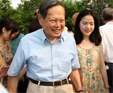 男生比女生大5岁好么 夫妻之间相差多少岁最合适