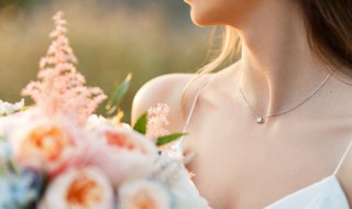 脖子上戴什么项链寓意好 脖子上戴的项链有哪些寓意