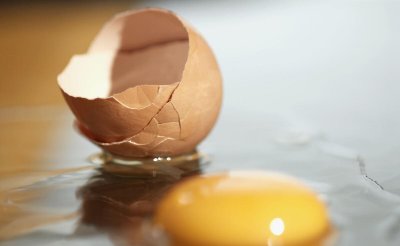 刚出生的孔雀鱼宝宝怎么喂养 孔雀鱼幼鱼一般喂什么食物