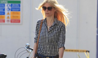 黑色衬衣怎么搭配下身好看 黑色衬衣如何搭配下身好看