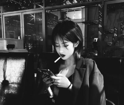 为什么漂亮的女生都会抽烟