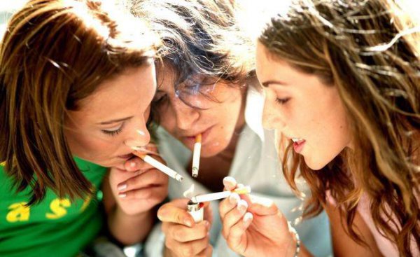 为什么漂亮的女生都会抽烟