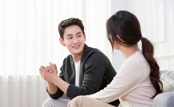 嘴笨不会聊天怎么办