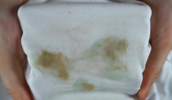 黑色机油弄在衣服上怎么洗