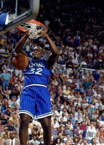 32号球衣是谁穿的