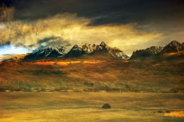 帕米尔高原属于哪个国家地区