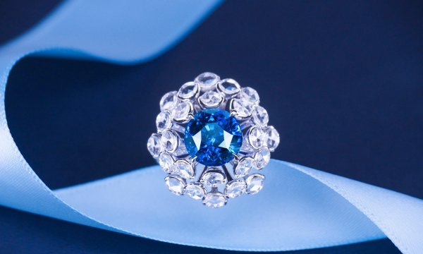 蓝宝石的寓意和象征意义