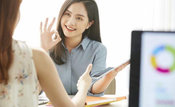 当领导在群里表扬你 你该怎么回复