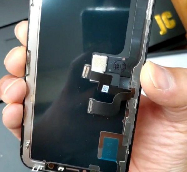 苹果手机花屏显示竖条