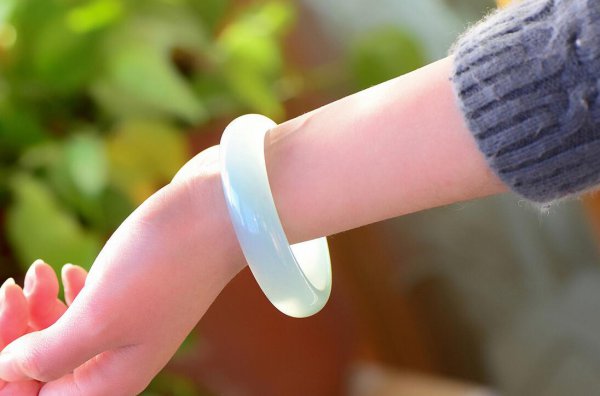 佩戴玉镯子的好处