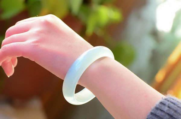 佩戴玉镯子的好处