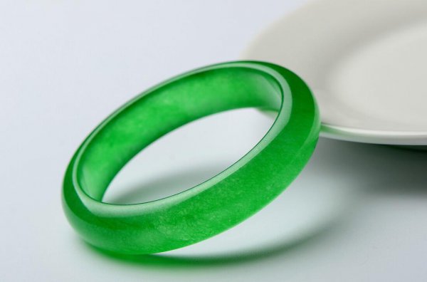 佩戴玉镯子的好处