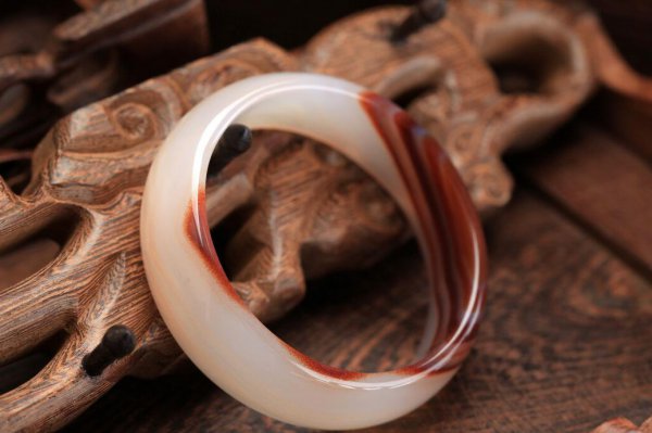 佩戴玉镯子的好处