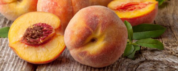 蟹子和桃子能一起吃吗