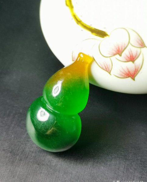 翡翠手镯泡水一年后