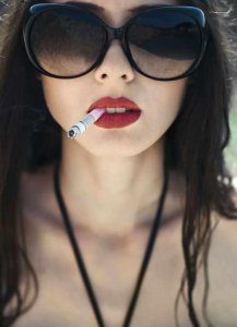 为什么漂亮的女生都会抽烟 越来越多女孩子抽烟的原因