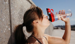 水杯大容量能带大吸管吗 大容量水杯的吸管是怎么安装的