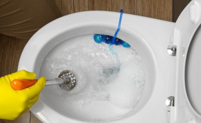 洗手间堵塞如何疏通 厕所堵了用什么通最方便最快