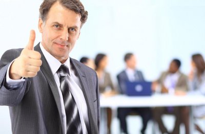 当领导在群里表扬你 你该怎么回复 这样回答显得更得体