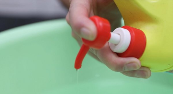 水中加什么拖地最干净