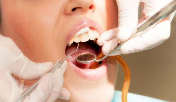 亲吻时伸舌头什么意思