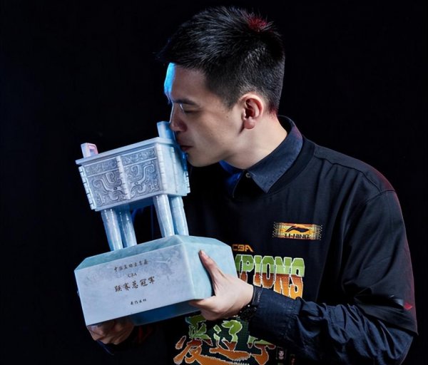 男篮杨鸣个人资料图片