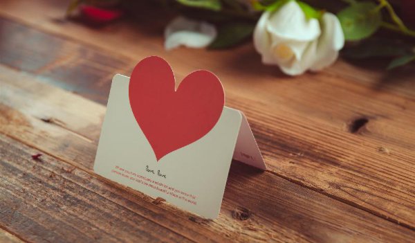 肢体接触看出他喜欢你