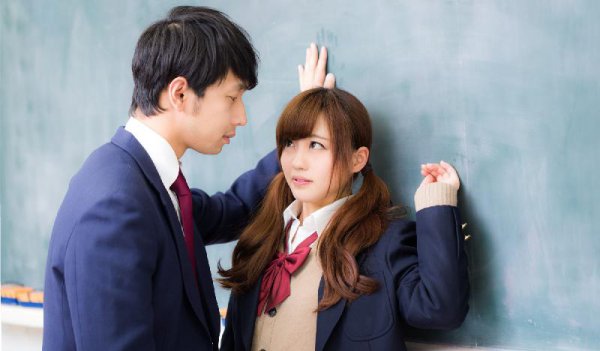 肢体接触看出他喜欢你