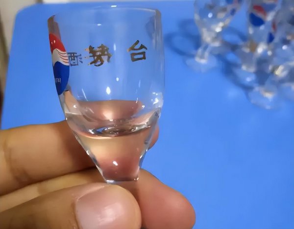 小酒杯一般多少毫升合适