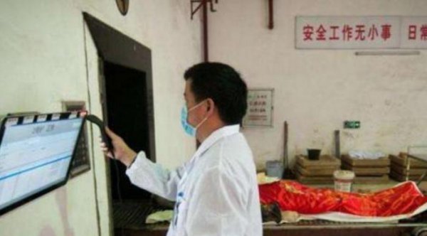 遗体化妆师多少钱一个月