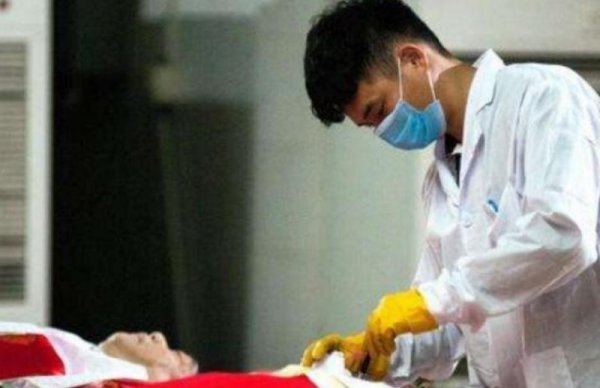 遗体化妆师多少钱一个月