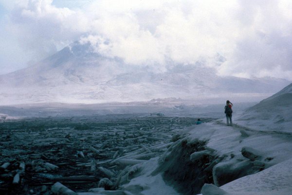 世界上最大的海啸高多少米
