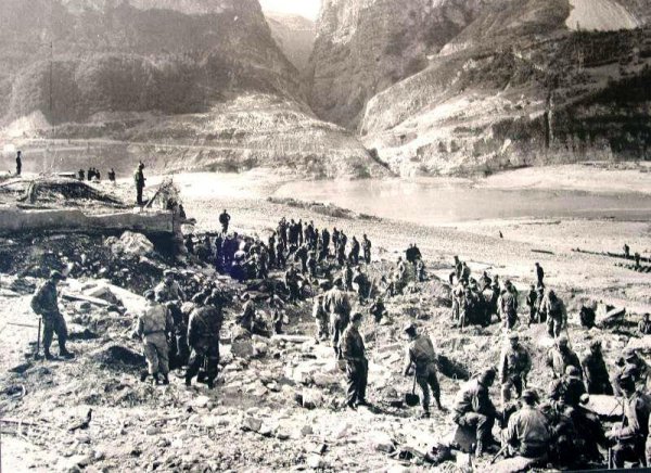 世界上最大的海啸高多少米