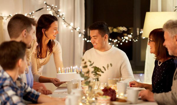 八寸蛋糕有多大适合几个人吃