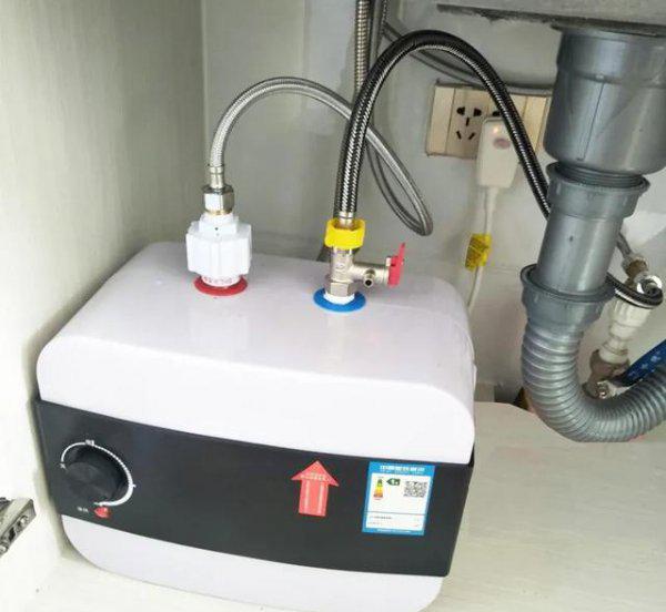 厨房和卫生间能用一个热水器吗