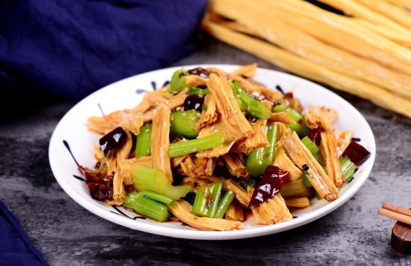 腐竹泡完还用焯水吗