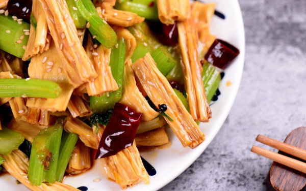 腐竹泡完还用焯水吗