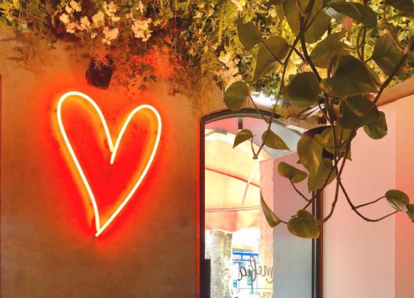 一个男生吃醋的表现