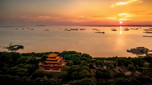 岳阳楼记作者简介