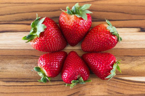 4亩草莓大棚一年能挣多少钱