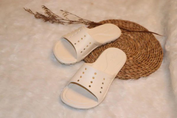 旅游去海边穿什么鞋子合适