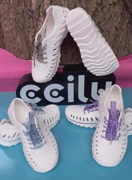 旅游去海边穿什么鞋子合适