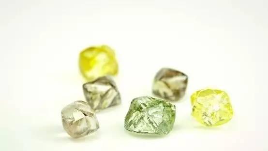 如何鉴定钻石原石的真假