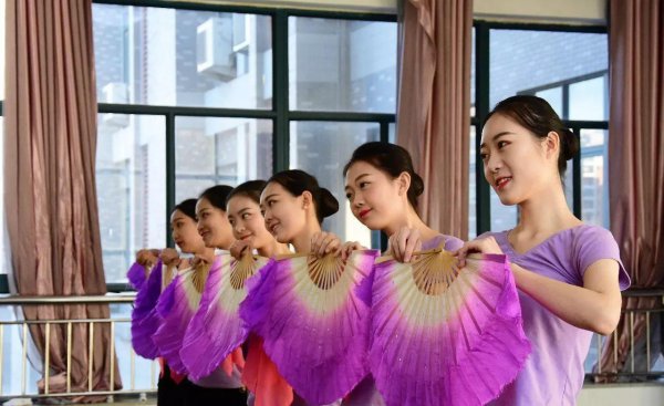 专科空姐跟本科空姐区别