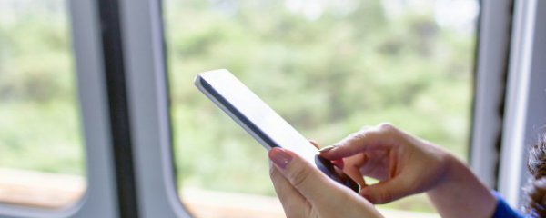 怎么清理手机喇叭灰尘