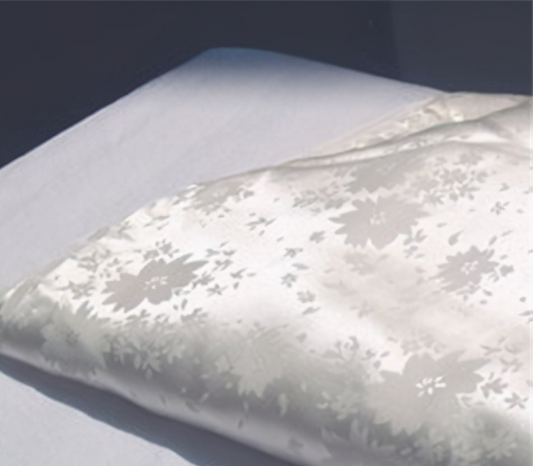 桑蚕丝衣服用什么洗涤剂最好