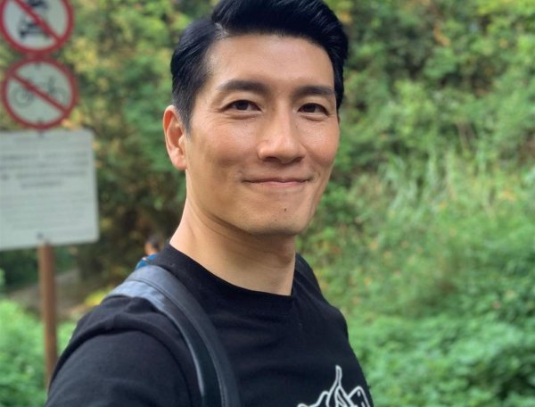 陈启泰近照头发花白变化大