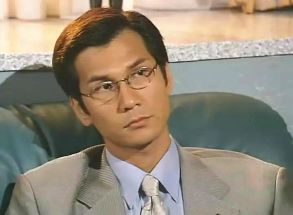 陈启泰近照头发花白变化大