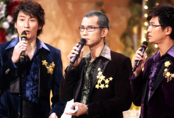 陈启泰近照头发花白变化大