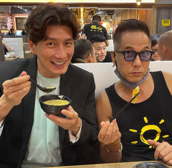 陈启泰近照头发花白变化大